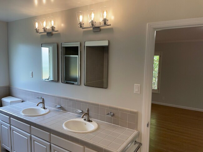 Main bath vanity - 22 Pinecrest Terrace