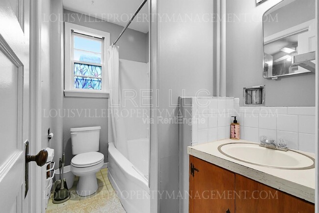 Building Photo - 710 Rubel Ave