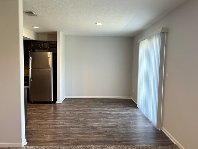 Building Photo - 3 Bed | 2.5 Bath | 2 Car Garage Townhome in Grain Valley