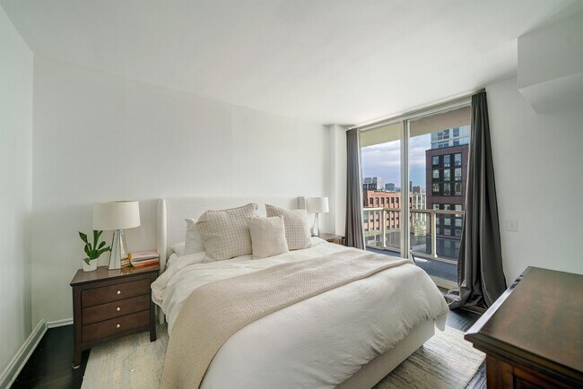 Building Photo - 800 Jackson St