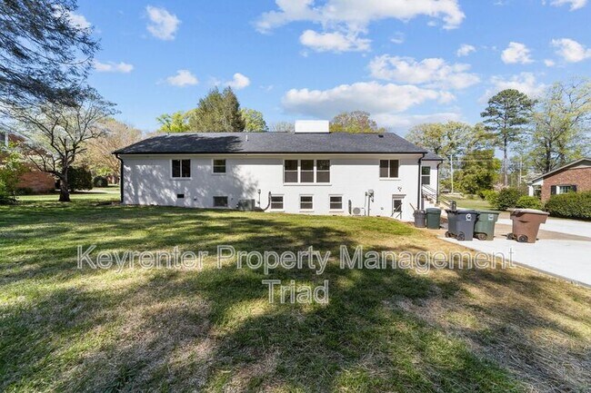 Building Photo - 3807 W Friendly Ave