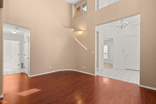 Building Photo - large happy 4+br home