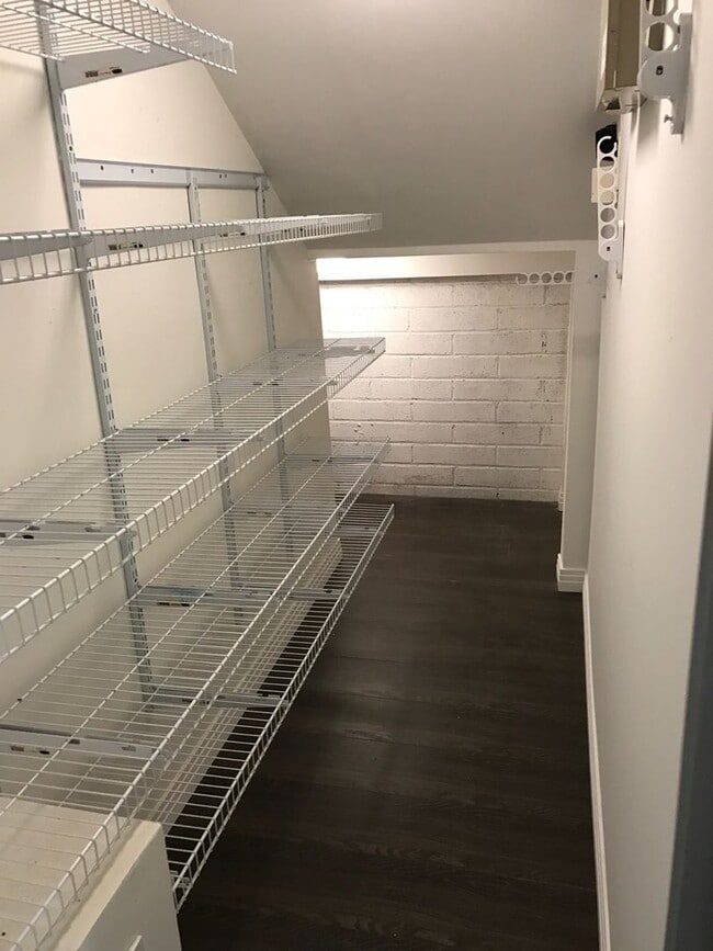 Building Photo - CALL TO BOOK!! Historic & Remodeled 2-Bedr...