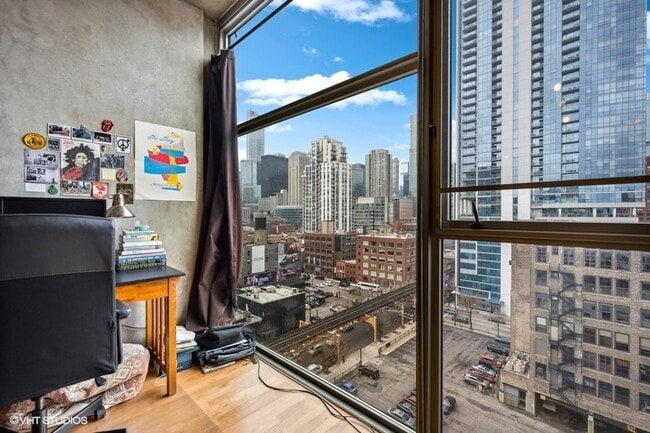 Building Photo - 630 N Franklin St