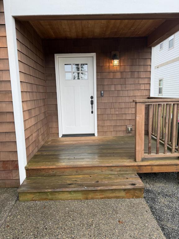 Building Photo - 1030 4th Ave