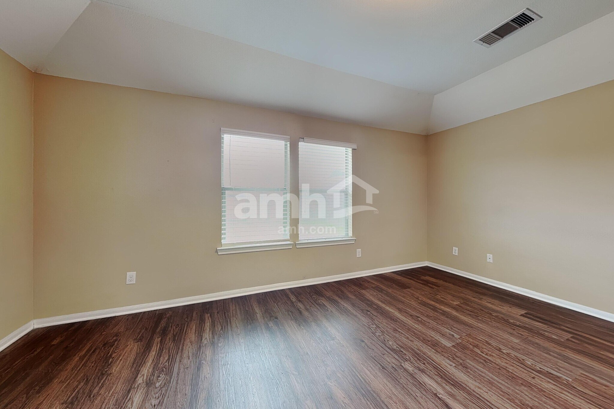 Building Photo - 28606 Lockeridge Farms Dr