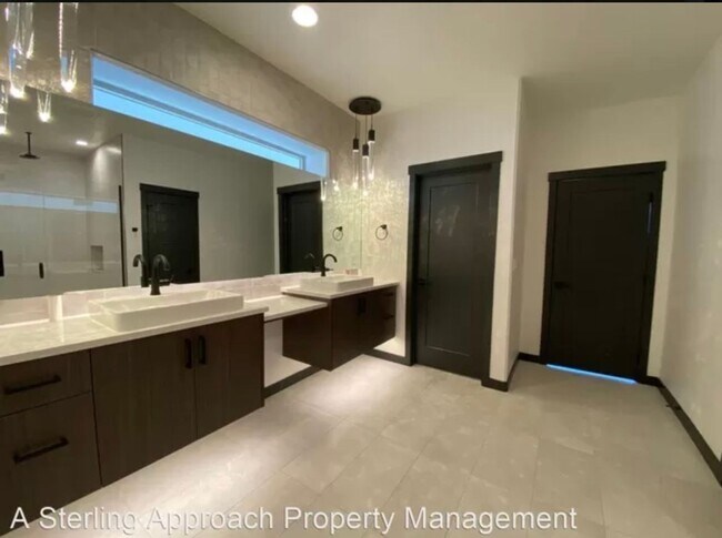 Building Photo - Close to Micron! Luxury Town Home With Two...