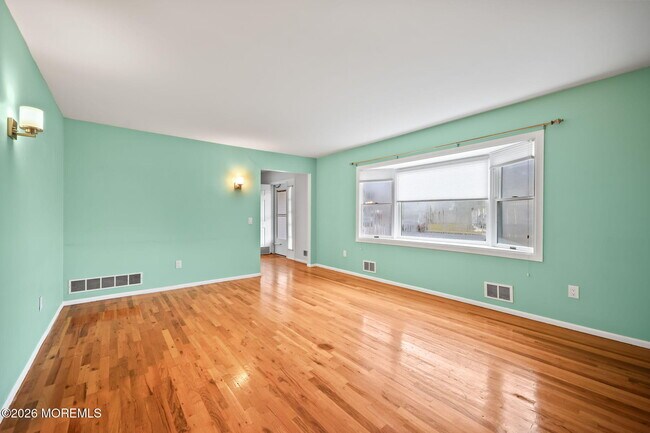 Building Photo - 11 Applebey St