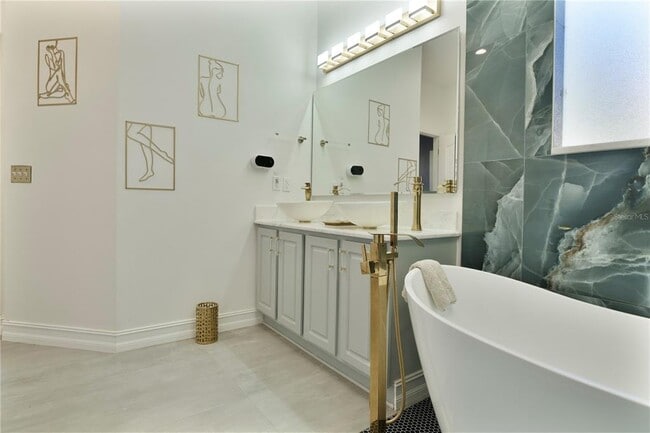 Building Photo - 2560 Tall Maple Loop