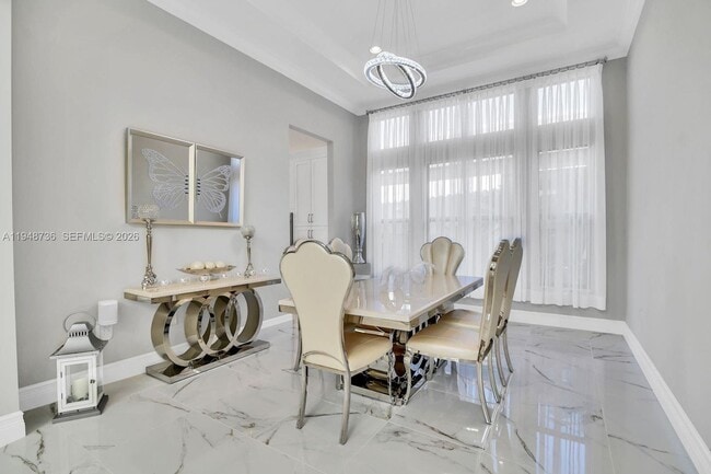 Building Photo - 9728 Bozzano Dr