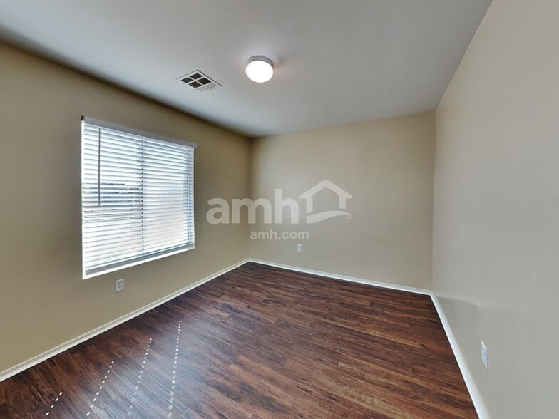 Building Photo - 1217 S 121st Dr