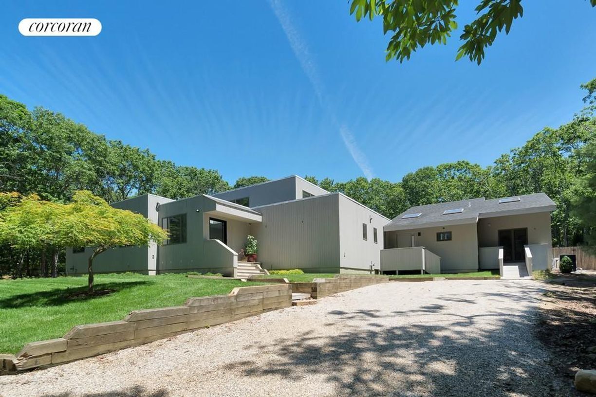 Building Photo - 1705 Noyack Rd