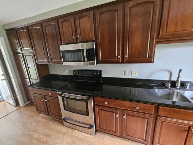 Kitchen - 202 Magnolia Dr