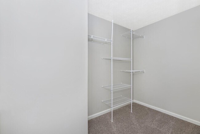 Building Photo - Condo Close to Downtown Frederick