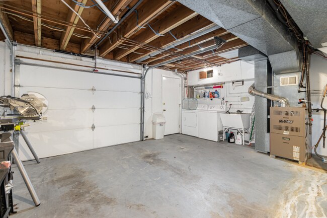 Building Photo - 1729 Fort Henry Dr