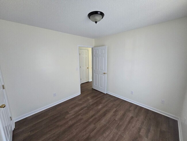 Building Photo - 3 bedroom / 2 bath + den located in Jonesborough