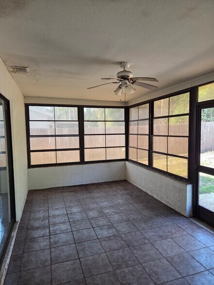 Building Photo - 7713 Bramblewood Dr