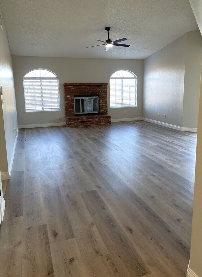 Building Photo - 8101 Jacaranda Ave