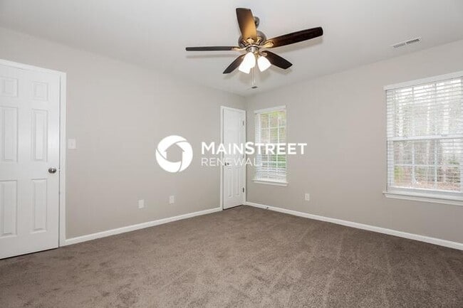 Building Photo - 4 Bedroom Pet-Friendly Home in Dallas, NC with Main Street Renewal
