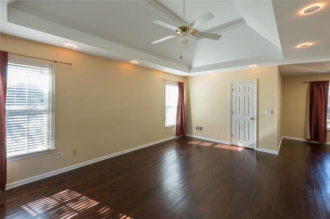 Building Photo - 2433 Gablewood Dr NE