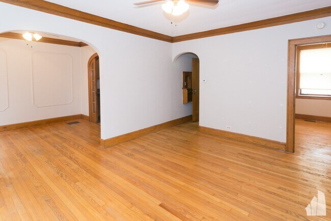 Building Photo - 3844 N Bernard St