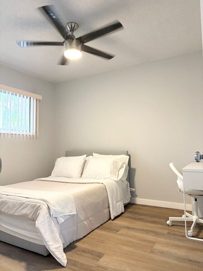 Building Photo - 2727-2741 Abbot Kinney Blvd