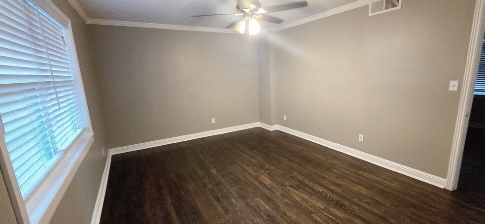 Building Photo - 21 Delmont Dr NE