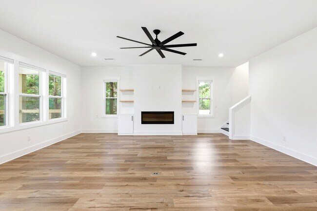 Building Photo - Custom Home in Seagate | 4 Bedrooms • 3 Bathrooms • Minutes to Wrightsville Beach