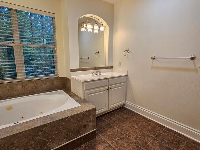 Building Photo - Serene 3 Bed / 3 Bath in Great Austin Loca...