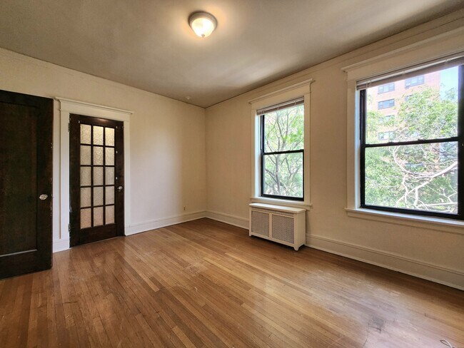 Building Photo - 5600 S Dorchester Ave