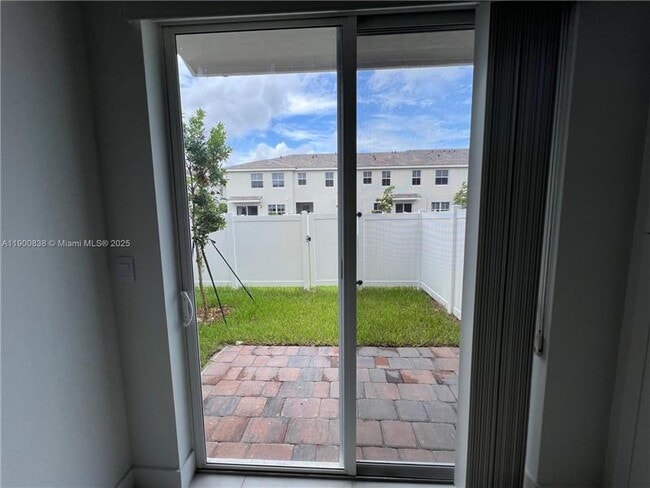 Building Photo - 136 SW 170th Ave