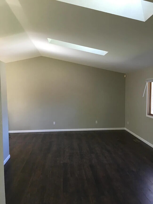 Building Photo - 862 Charter Oak Ct