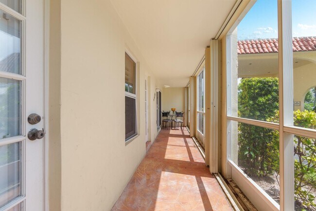 Building Photo - 951 De Soto Rd