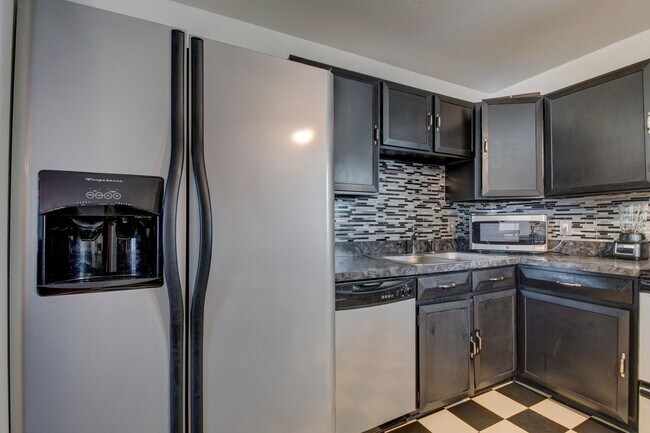 Building Photo - 5553 Crystal Way