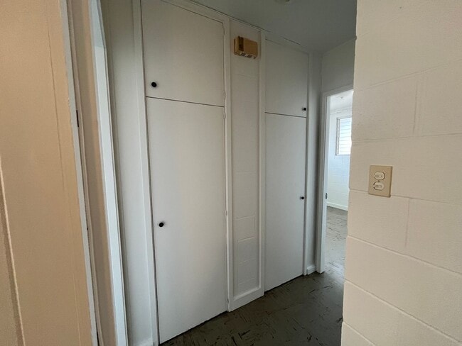 Building Photo - R1171