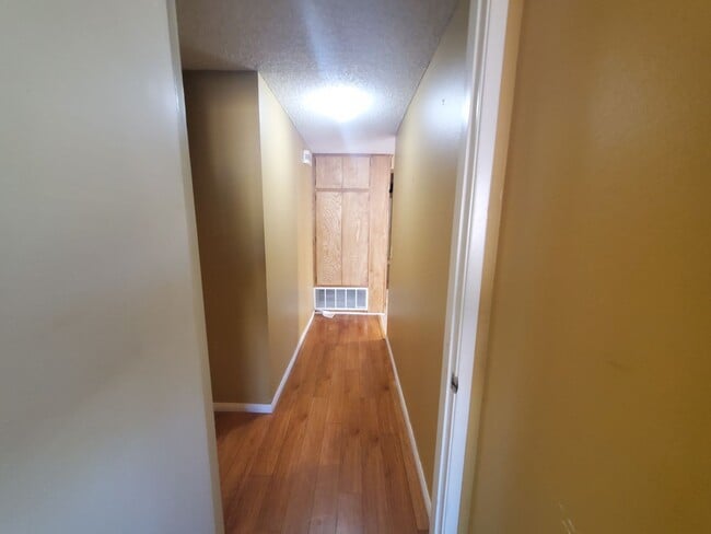 Building Photo - Single Family and Single Story Beautiful H...