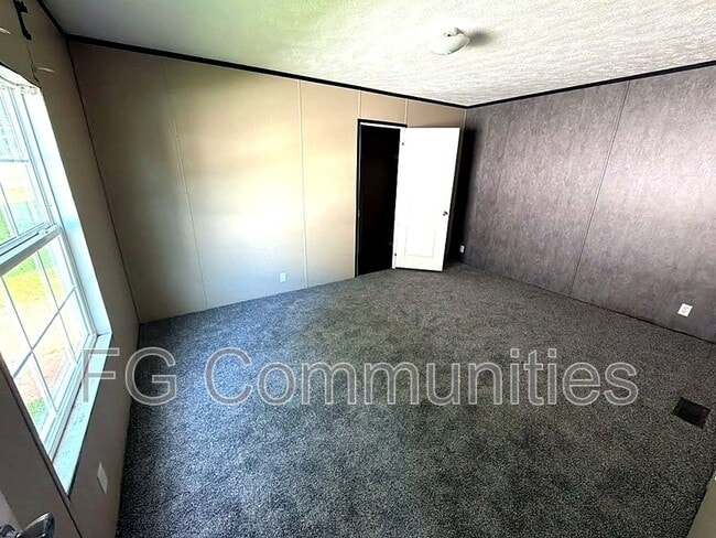 Building Photo - 112 Cloverleaf Ct