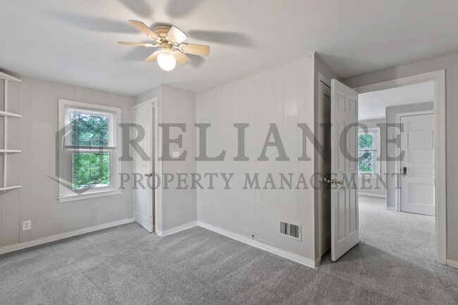 Building Photo - 719 S Glenn St