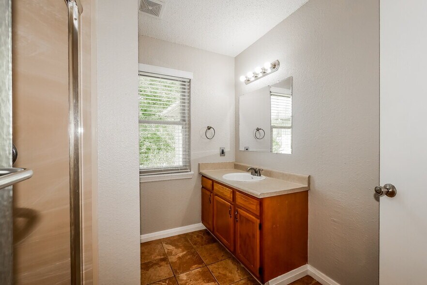 Building Photo - 4008 Crabtree Ct