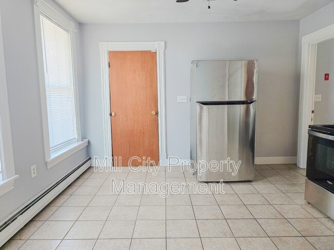 Building Photo - 463 Lake Ave