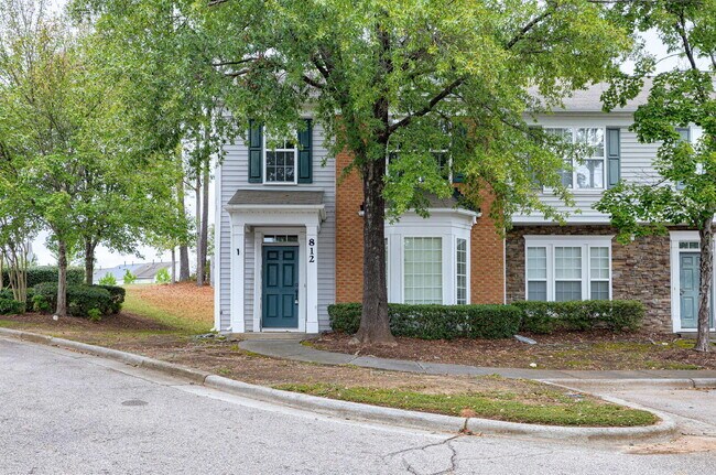 Primary Photo - 812 Walnut Woods Dr