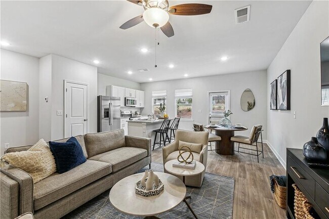 Building Photo - 211 Cypress Ln