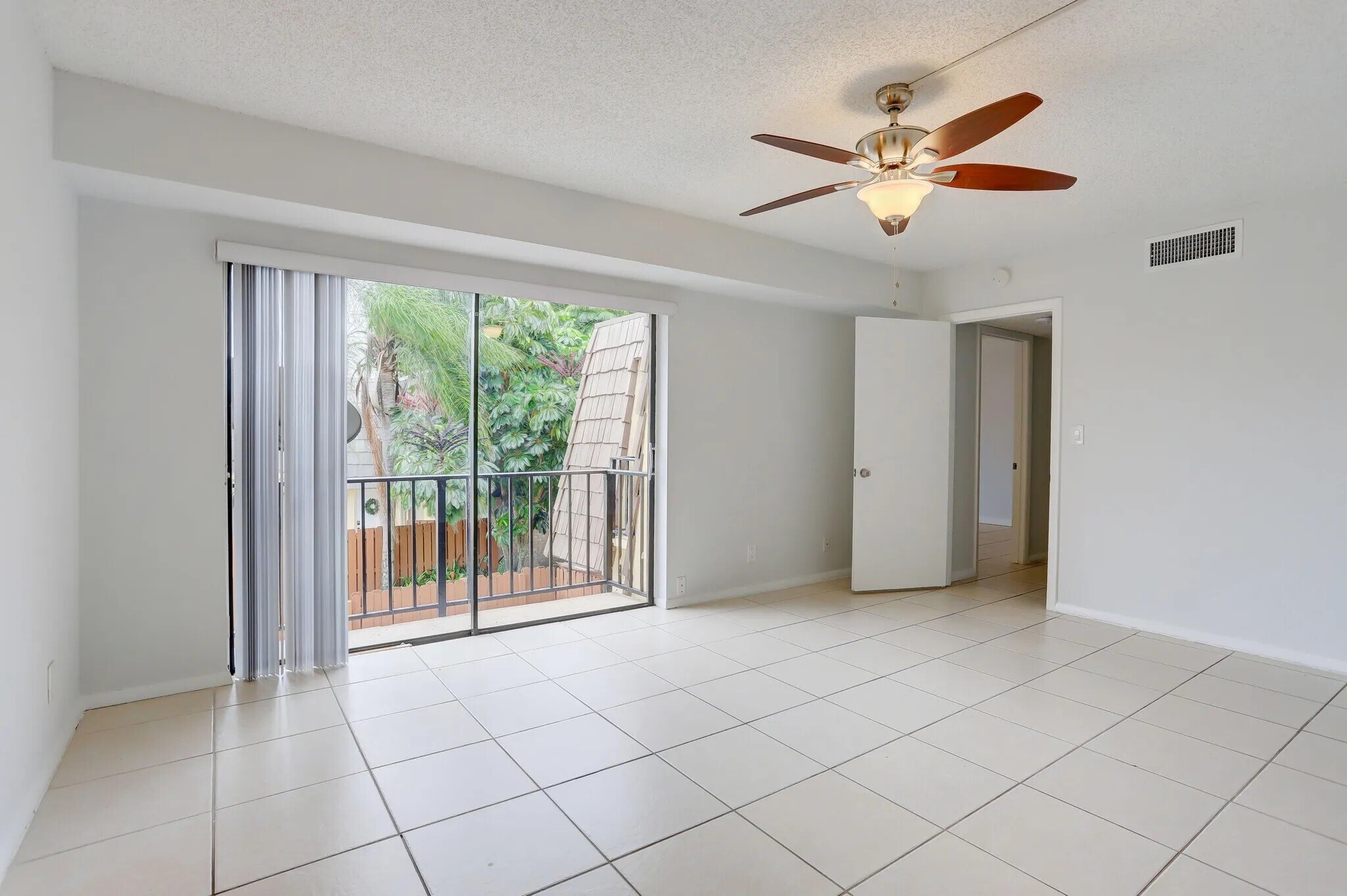 Building Photo - 744 Springdale Cir