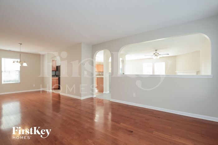 Building Photo - 307 Sutton Pl