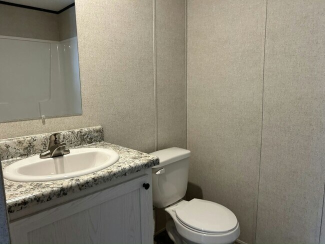 Building Photo - 38651 Tarr Dr