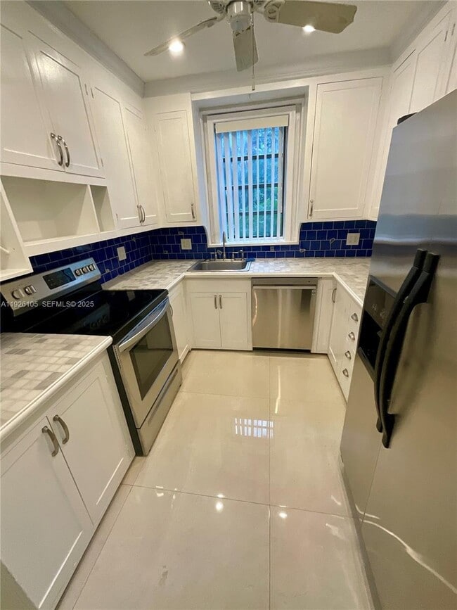 Building Photo - 1612 NE 2nd Ct