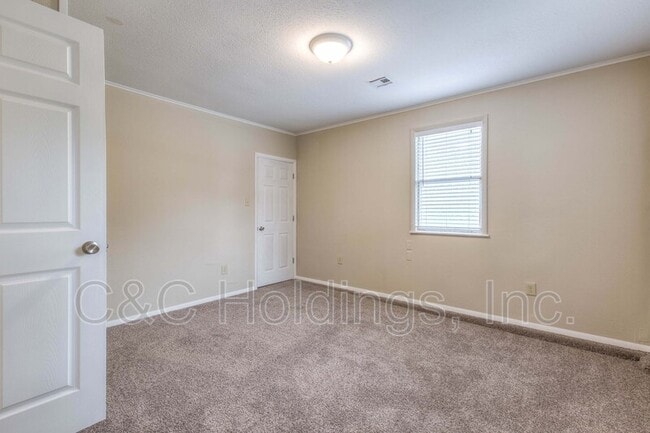 Building Photo - 212 201st E Ave