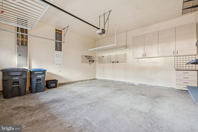 Building Photo - 21590 Merion St