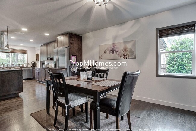 Building Photo - Charming Updated First Addition Cottage!