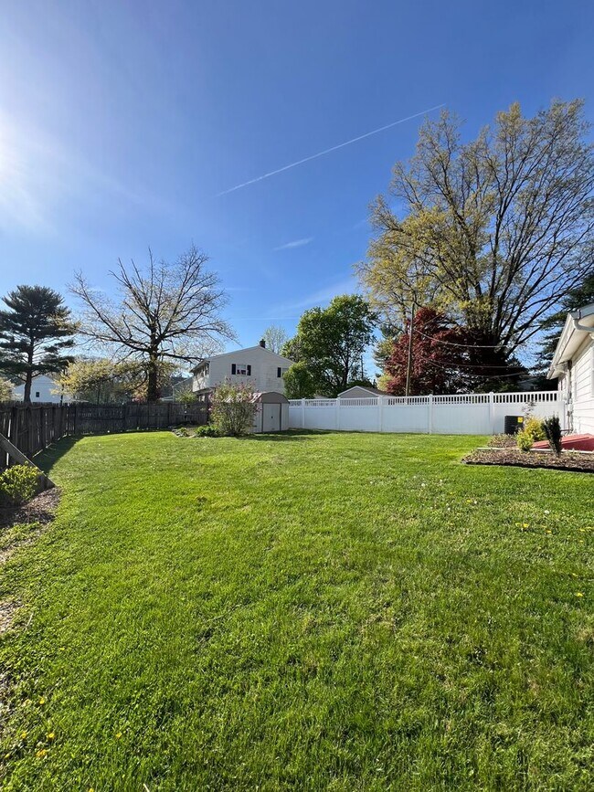 Building Photo - Beautiful 3 BD, 1 BA Lititz Home!